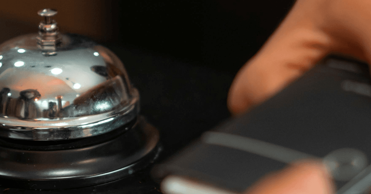 5 ways AI chatbots drive direct bookings for hotels